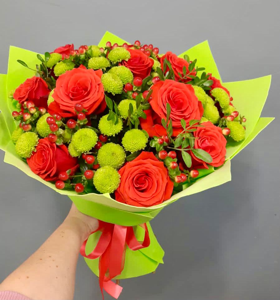 Букет цветов из: Хризантемы и Розы в Посёлок Гжельского кирпичного завода