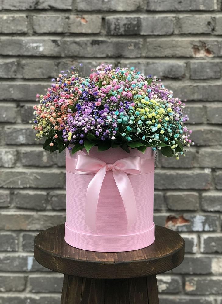 Цветочная композиция из Гипсофила и Розы в шляпной коробке в Посёлок Гжельского кирпичного завода