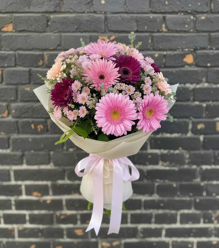 Букет цветов из: Герберы и Хризантемы в Посёлок Гжельского кирпичного завода