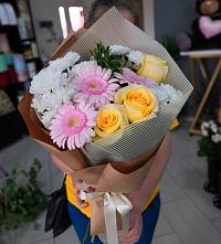 Букет цветов из:  Герберы, Розы и Хризантемы в Посёлок Гжельского кирпичного завода