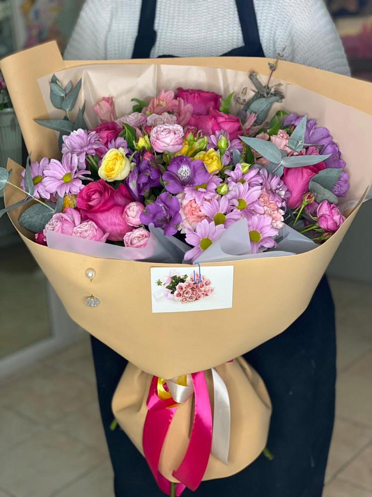 Букет цветов из: Хризантемы, Гвоздики и Альстромерии в Посёлок Гжельского кирпичного завода