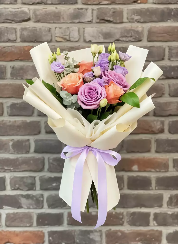 Букет цветов из: Лизиантусы и Розы в Посёлок Гжельского кирпичного завода