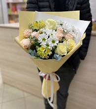 Букет цветов из:  Альстромерии, Розы и Хризантемы в Посёлок Гжельского кирпичного завода