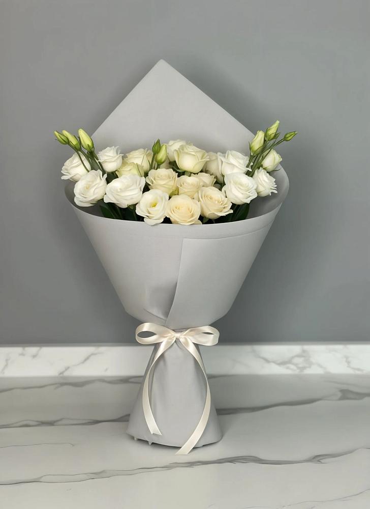 Букет цветов из: Розы и Лизиантусы в Посёлок Гжельского кирпичного завода