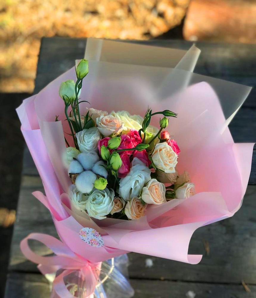 Букет цветов из: Розы и Лизиантусы в Посёлок Гжельского кирпичного завода