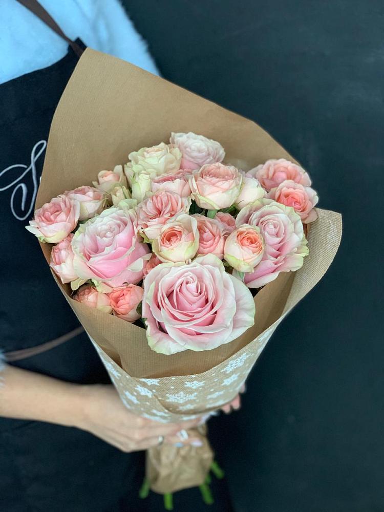 Букет цветов из: Хризантемы и Розы в Посёлок Гжельского кирпичного завода