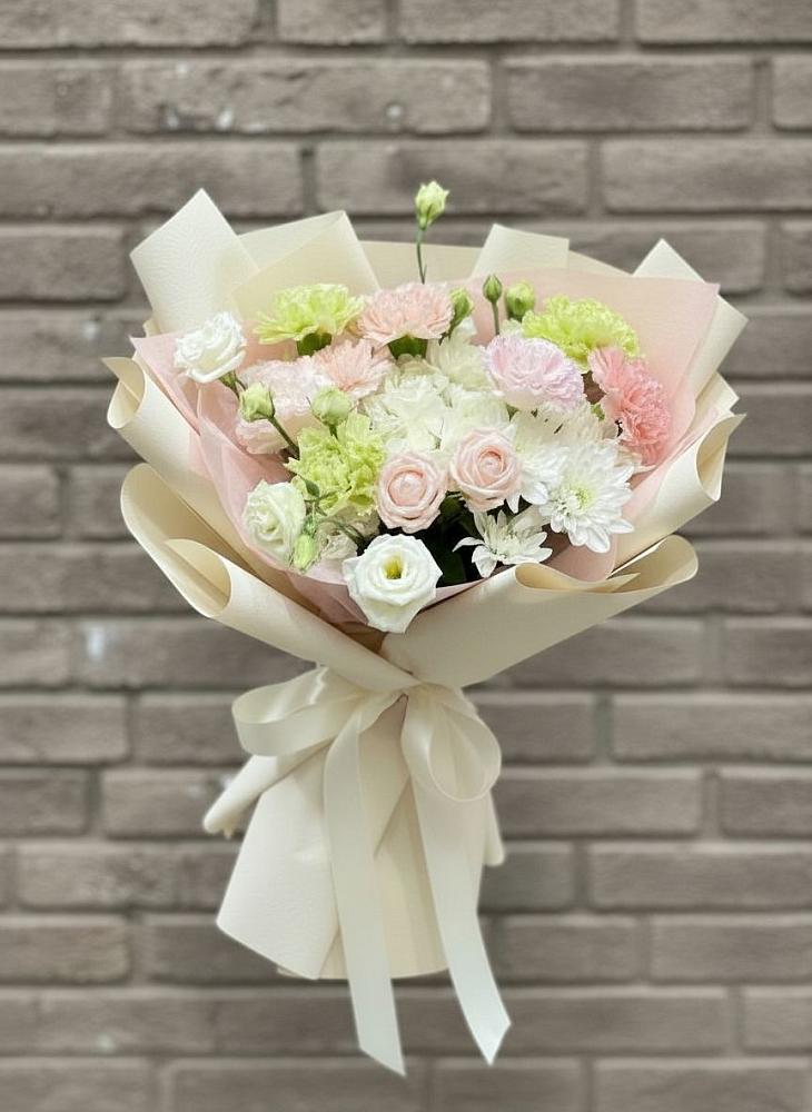 Букет цветов из: Гвоздики, Розы, Лизиантусы и Хризантемы в Посёлок Гжельского кирпичного завода