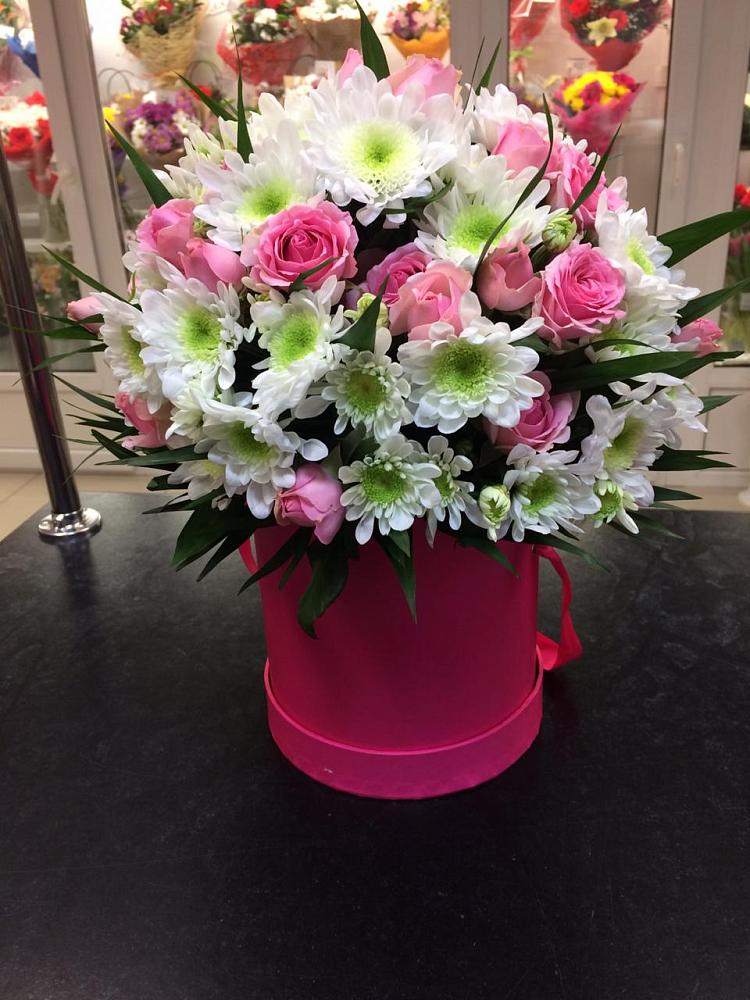 Цветочная композиция из Розы и Хризантемы в шляпной коробке в Посёлок Гжельского кирпичного завода