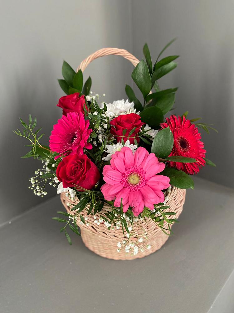 Цветочная композиция из Розы, Хризантемы и Герберы в корзине в Посёлок Гжельского кирпичного завода