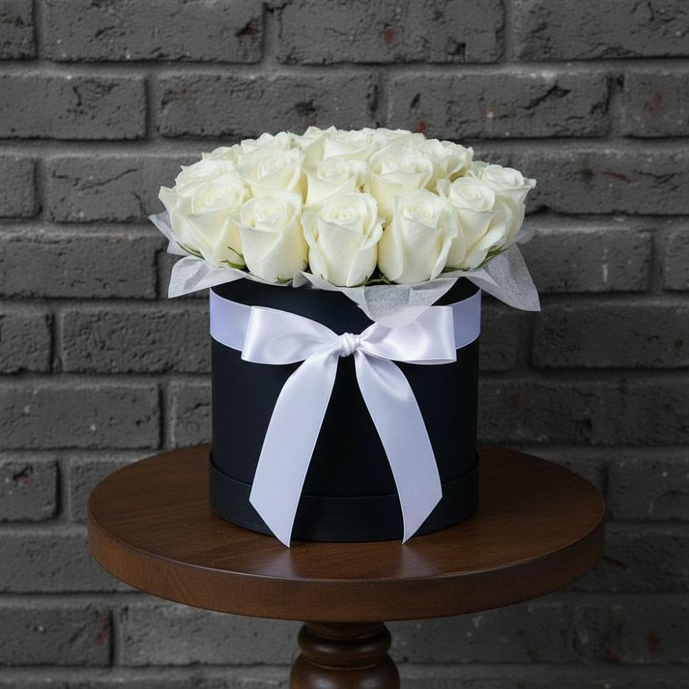 Цветочная композиция из Розы в шляпной коробке в Посёлок Гжельского кирпичного завода