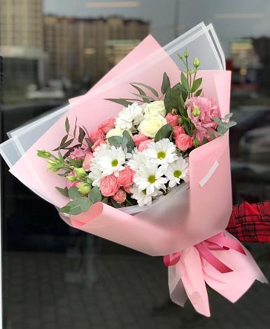 Букет цветов из: Розы, Лизиантусы и Хризантемы в Посёлок Гжельского кирпичного завода