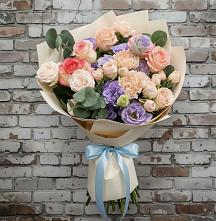 Букет цветов из:  Розы, Лизиантусы и Гвоздики в Посёлок Гжельского кирпичного завода