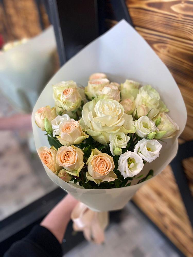 Букет цветов из: Розы и Лизиантусы в Посёлок Гжельского кирпичного завода