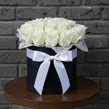 Цветочная композиция из Розы в шляпной коробке в Посёлок Гжельского кирпичного завода